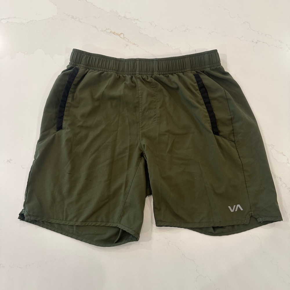 Men’s small RVCA yoggers 17”